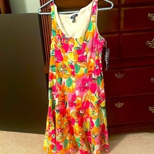 NWT Chaps floral dress size 6 so beautiful and flows nicely